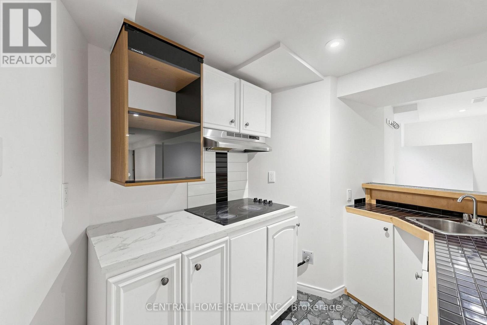 15 Closs Square Property Photo 42