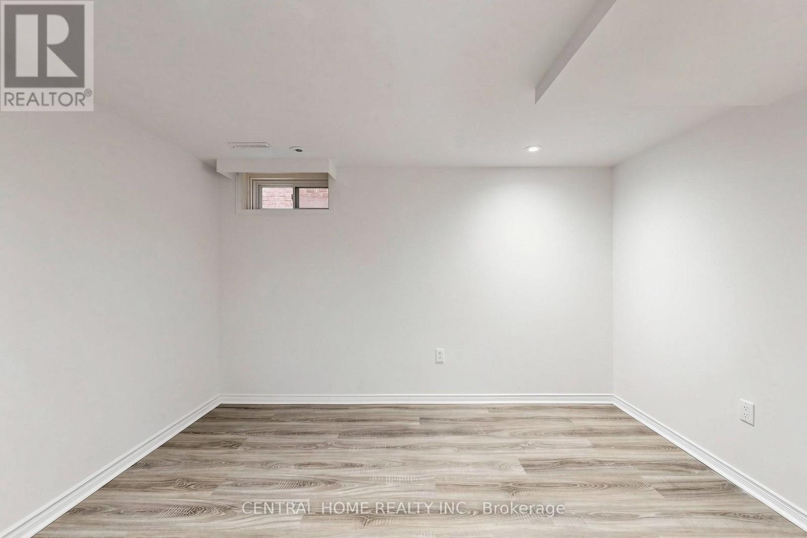 15 Closs Square Property Photo 43