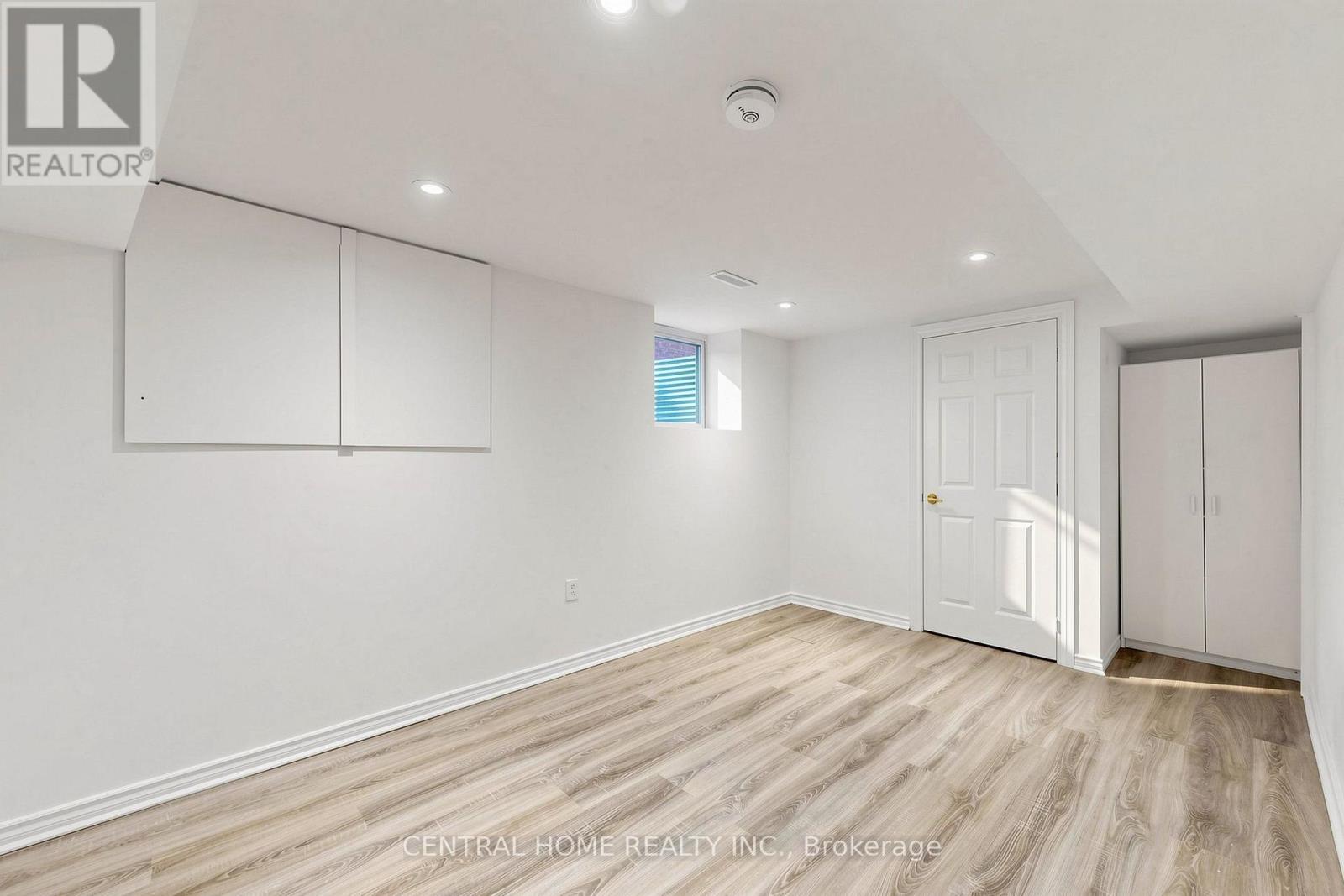 15 Closs Square Property Photo 44