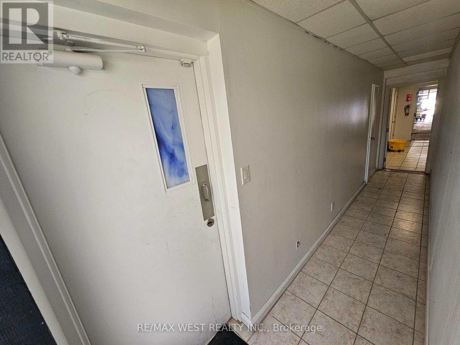 4 - 210 Drumlin Circle Property Photo 15