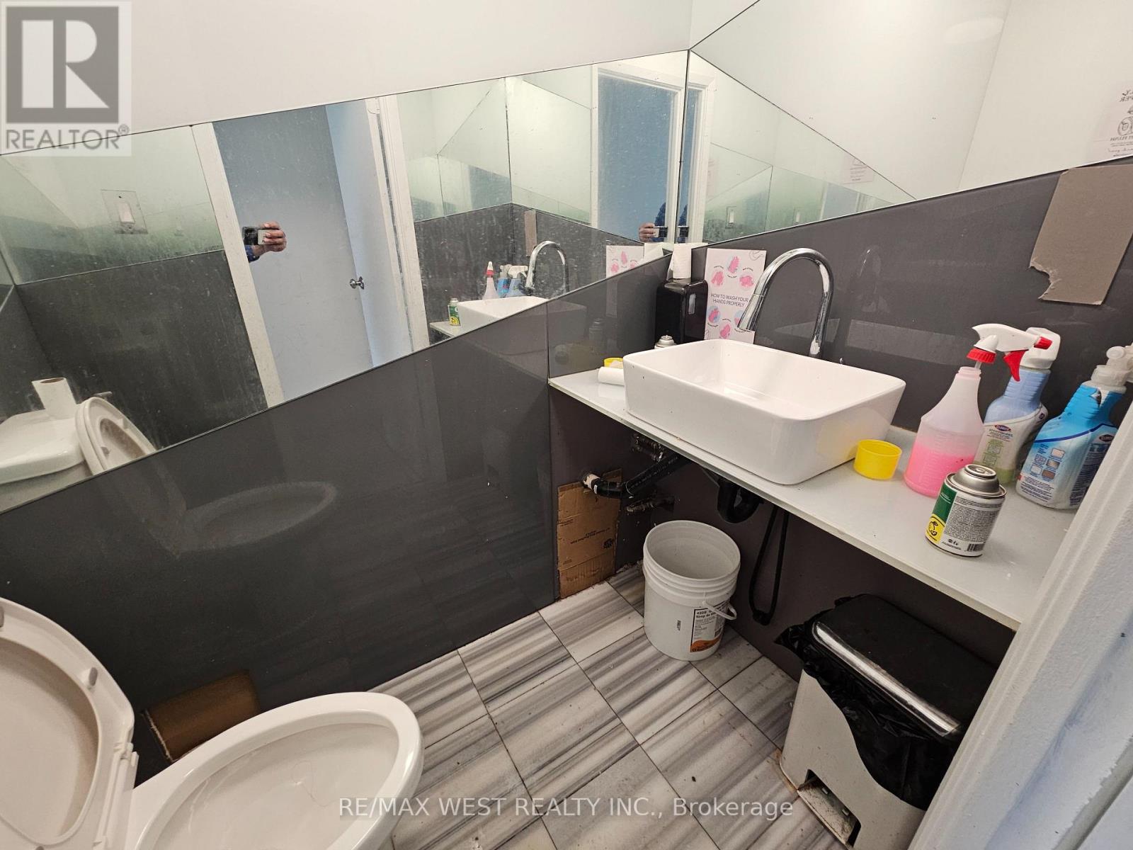 4 - 210 Drumlin Circle Property Photo 21
