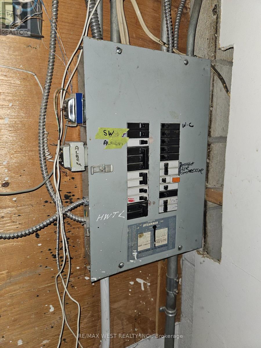 4 - 210 Drumlin Circle Property Photo 24