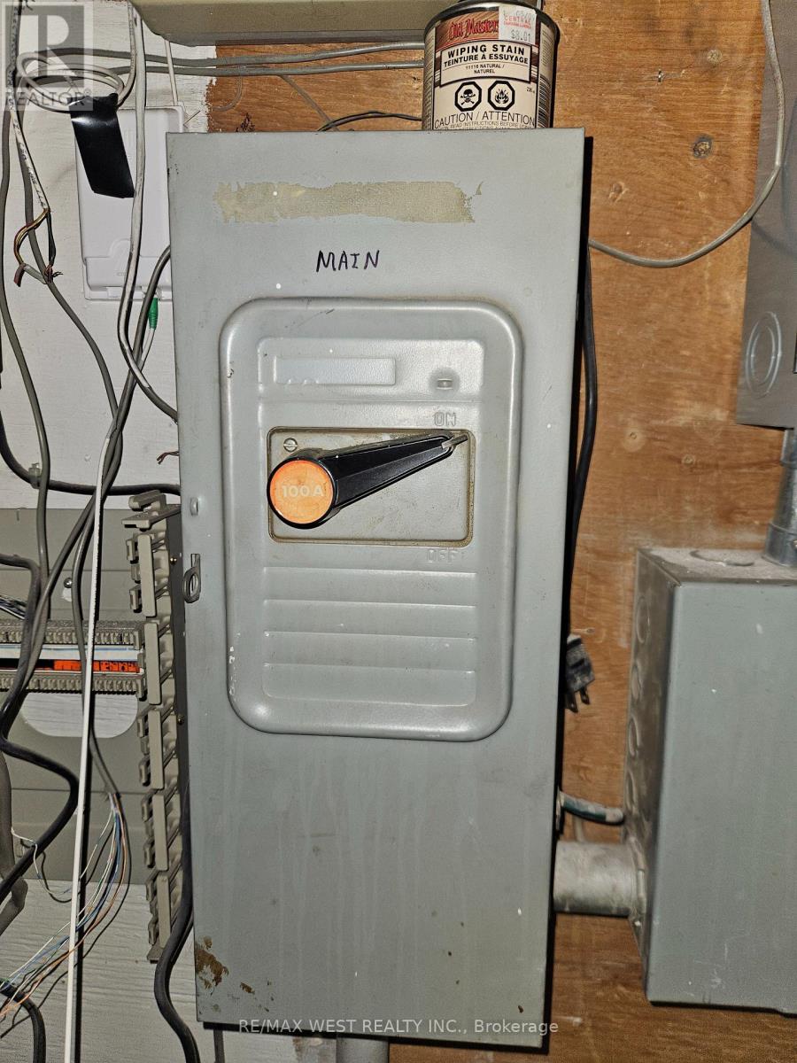4 - 210 Drumlin Circle Property Photo 25