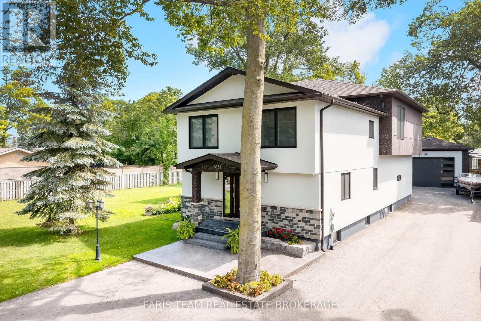 3951 Alberta Avenue Property Photo 3