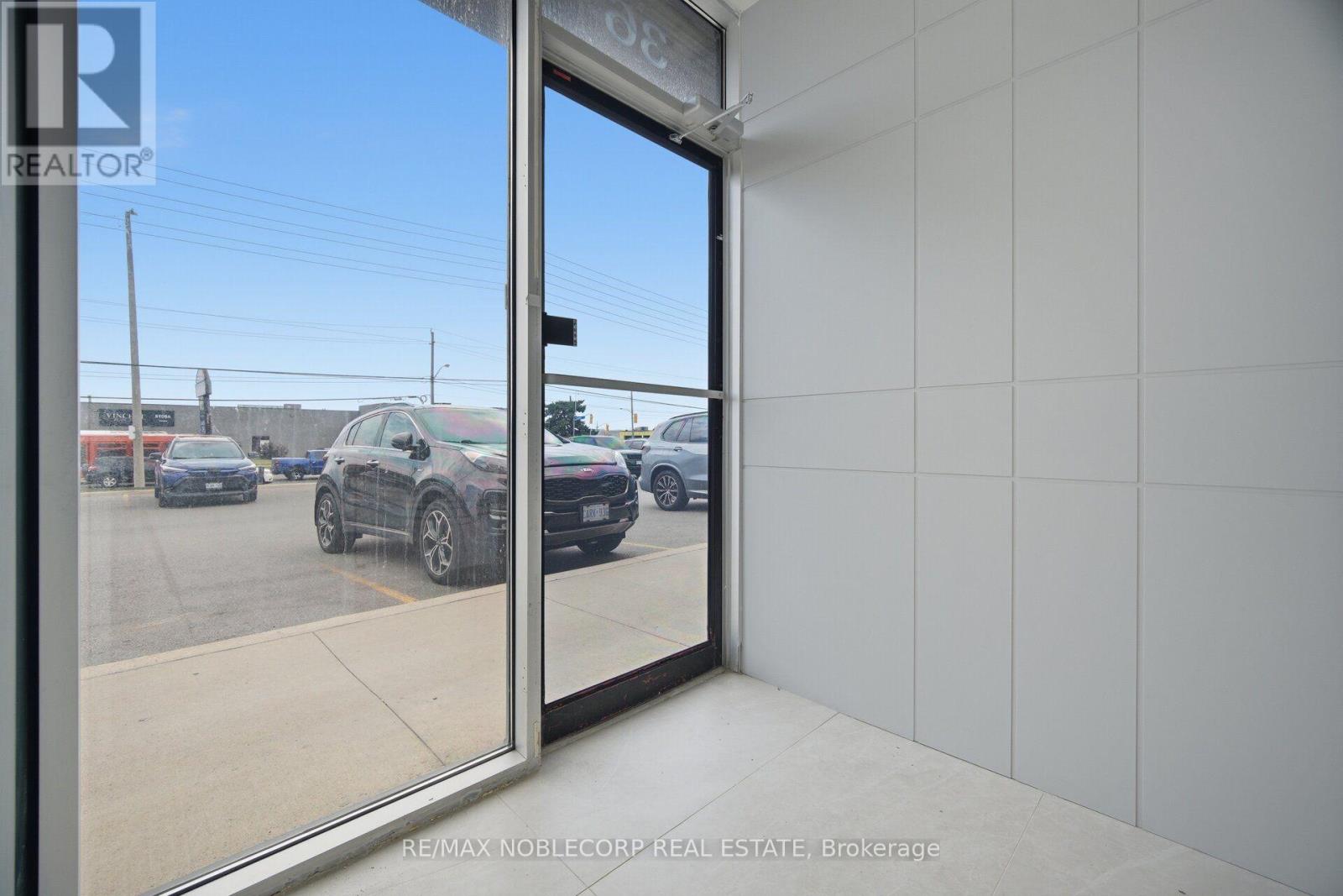 36 - 4040 Steeles Avenue W Property Photo 7