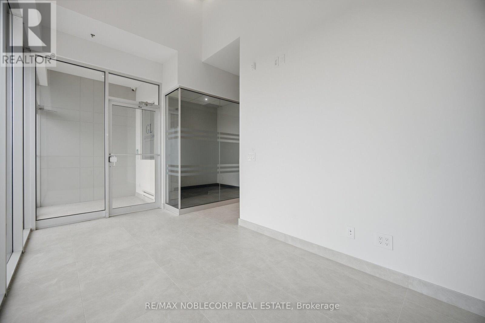 36 - 4040 Steeles Avenue W Property Photo 12
