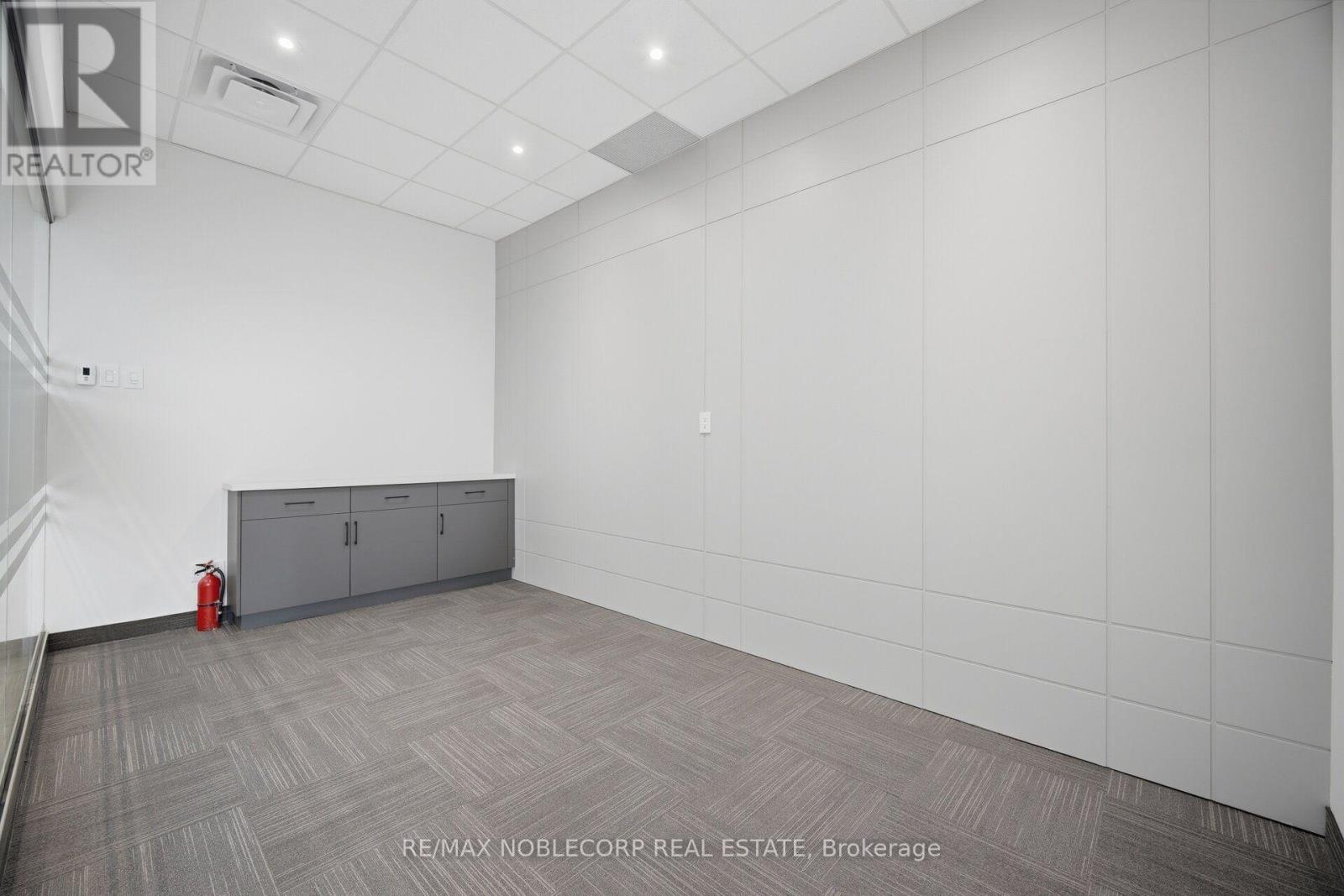 36 - 4040 Steeles Avenue W Property Photo 16