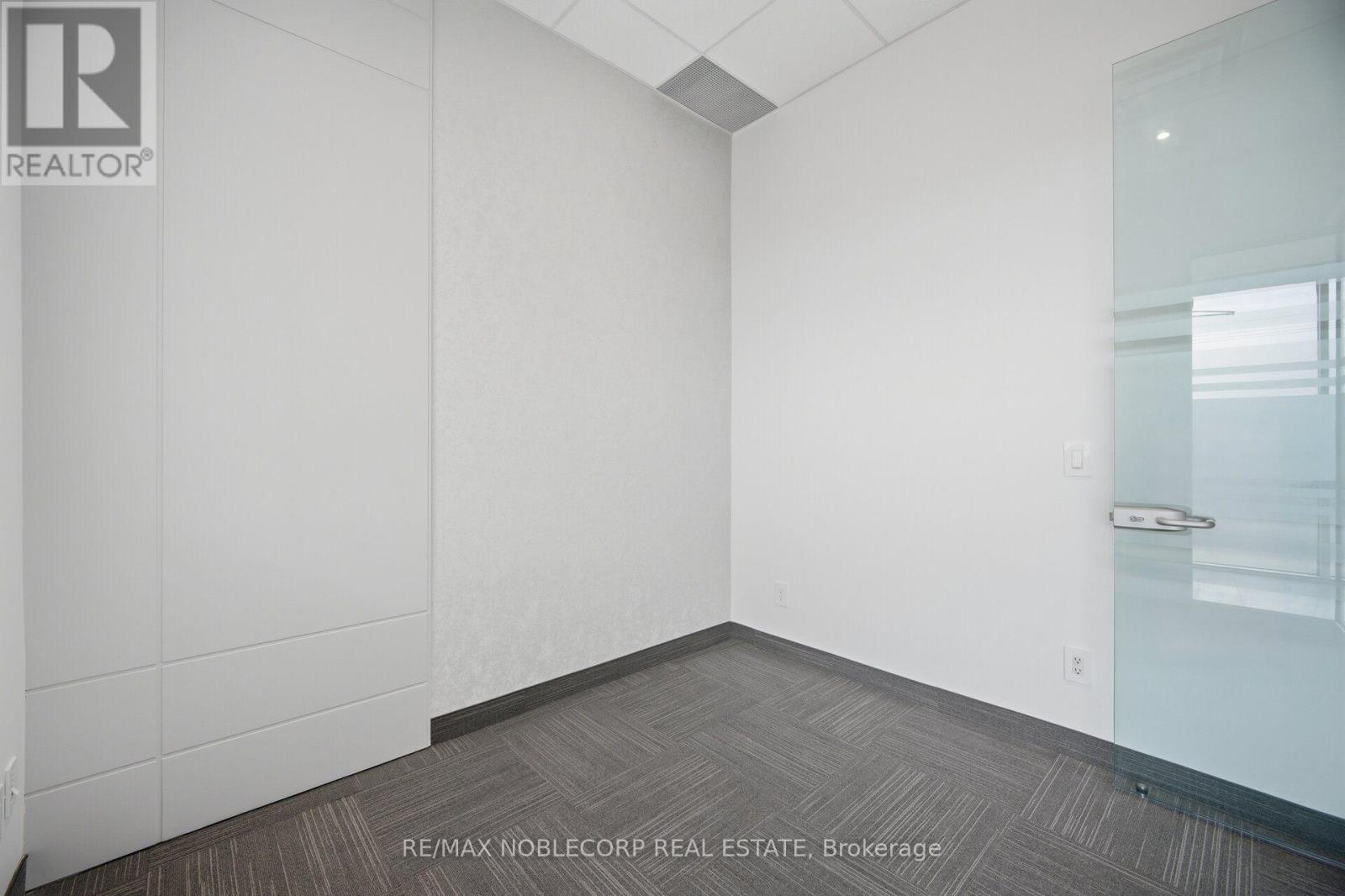 36 - 4040 Steeles Avenue W Property Photo 21