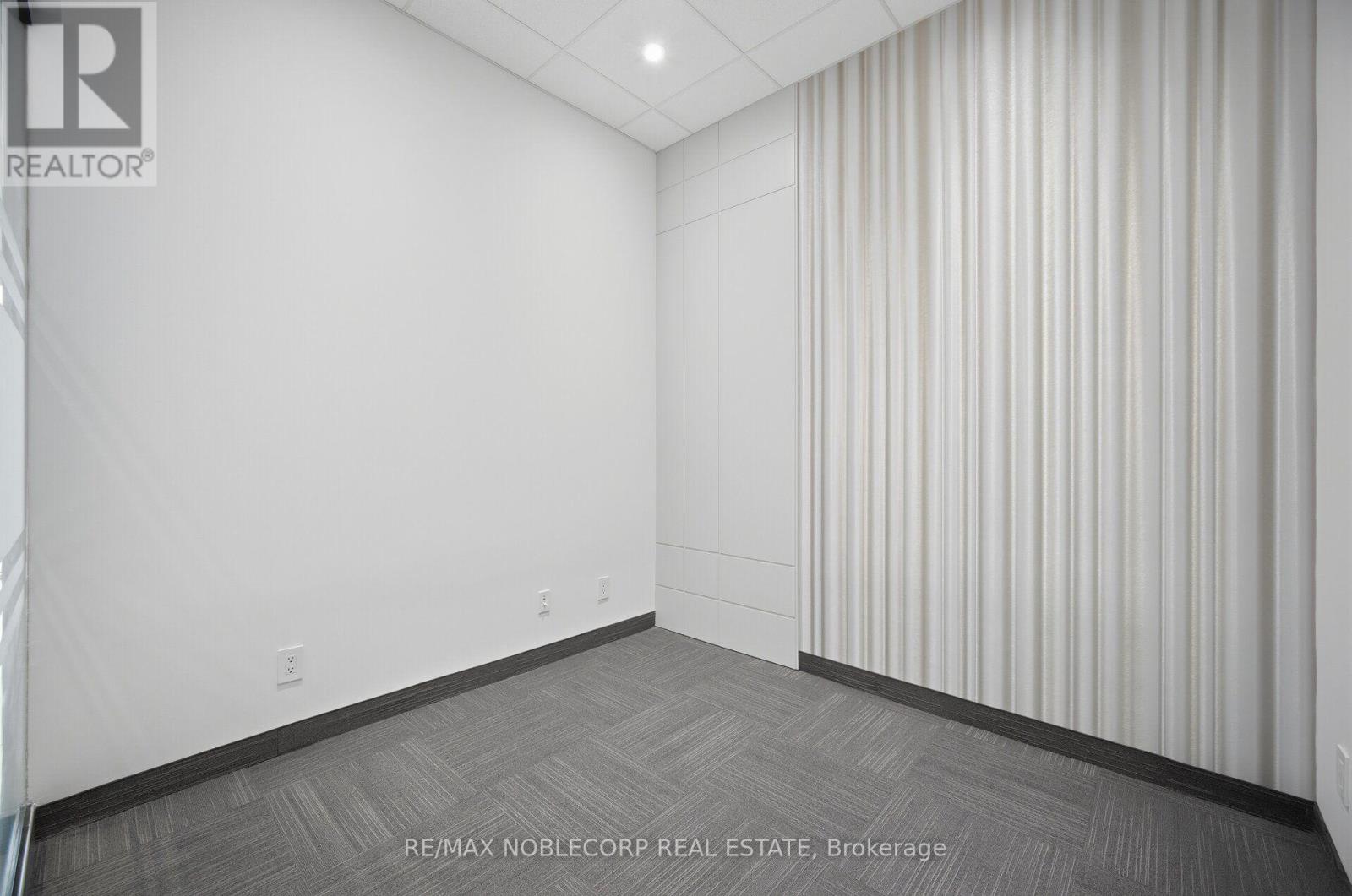 36 - 4040 Steeles Avenue W Property Photo 23