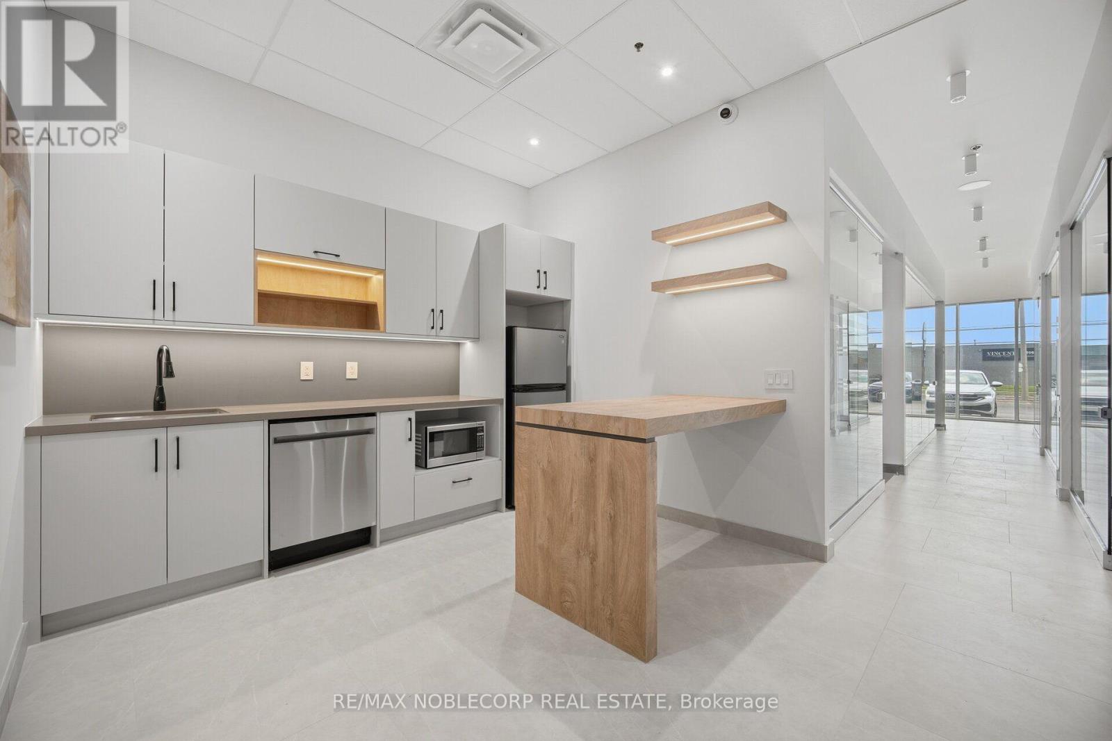 36 - 4040 Steeles Avenue W Property Photo 33