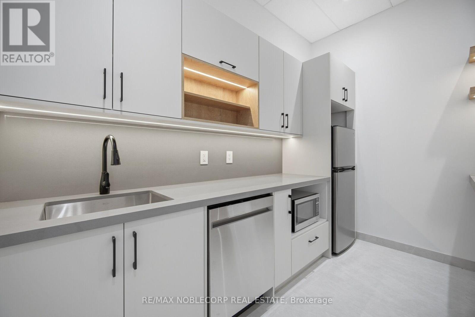 36 - 4040 Steeles Avenue W Property Photo 35