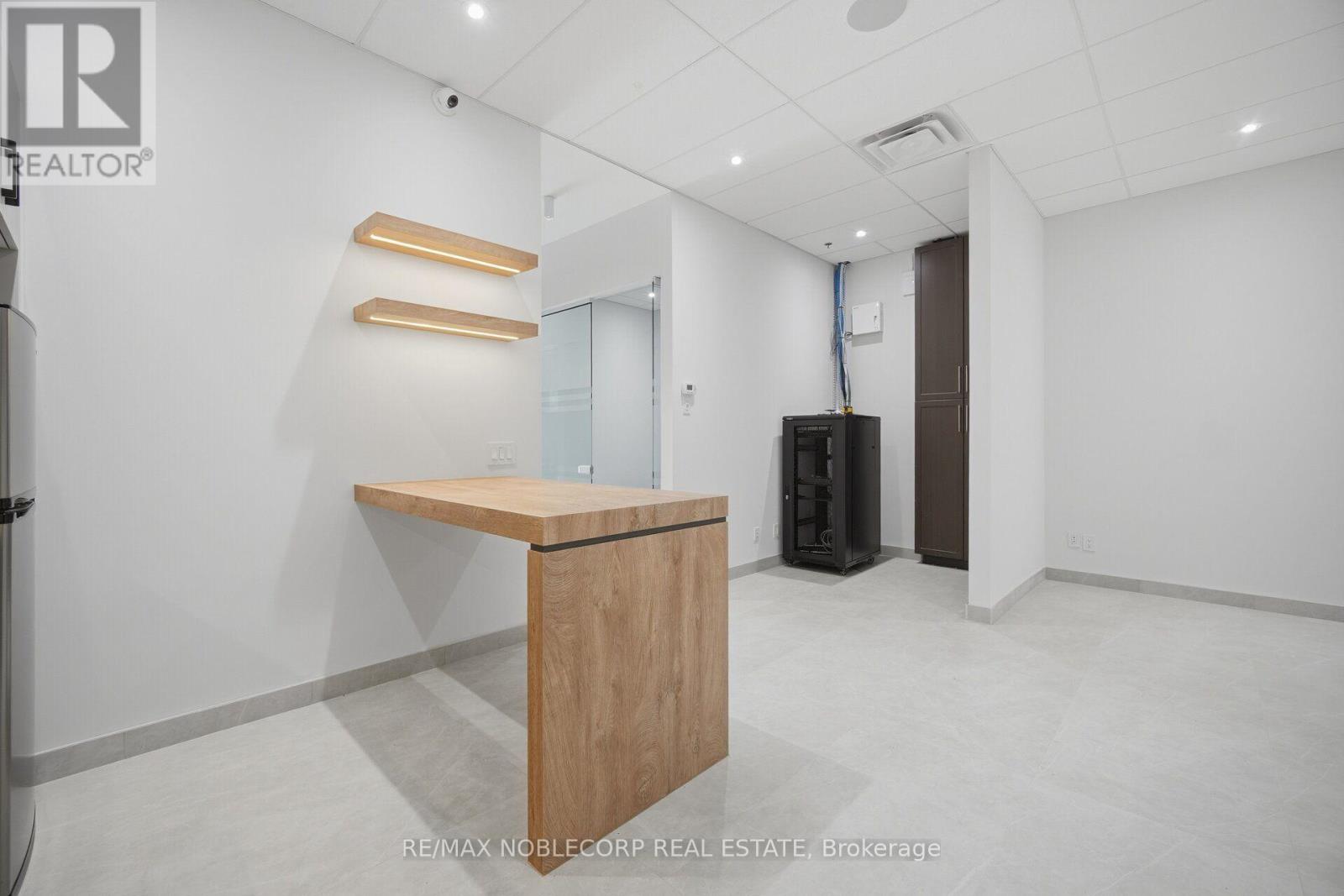 36 - 4040 Steeles Avenue W Property Photo 37