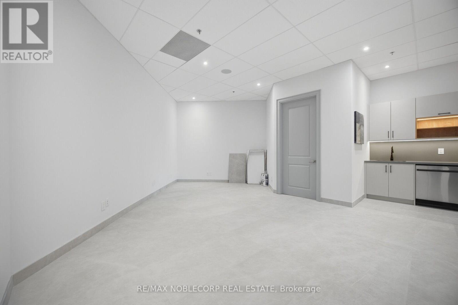36 - 4040 Steeles Avenue W Property Photo 40