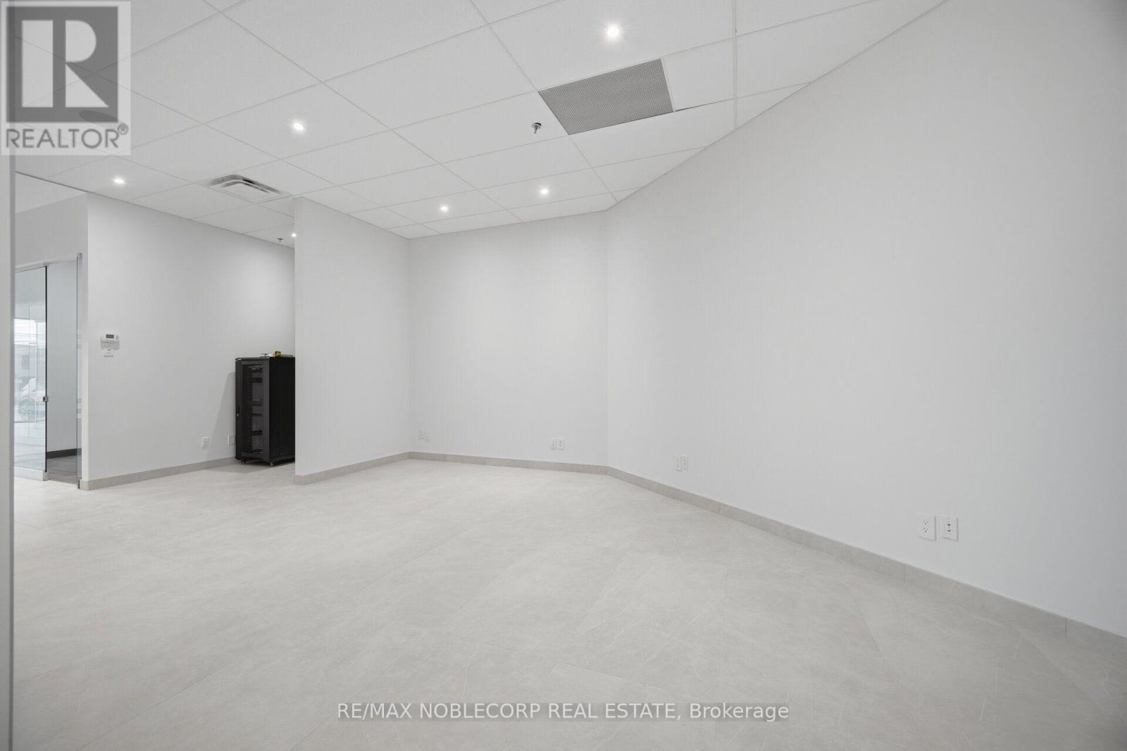 36 - 4040 Steeles Avenue W Property Photo 41