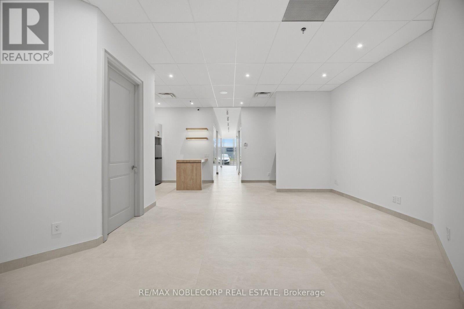 36 - 4040 Steeles Avenue W Property Photo 44