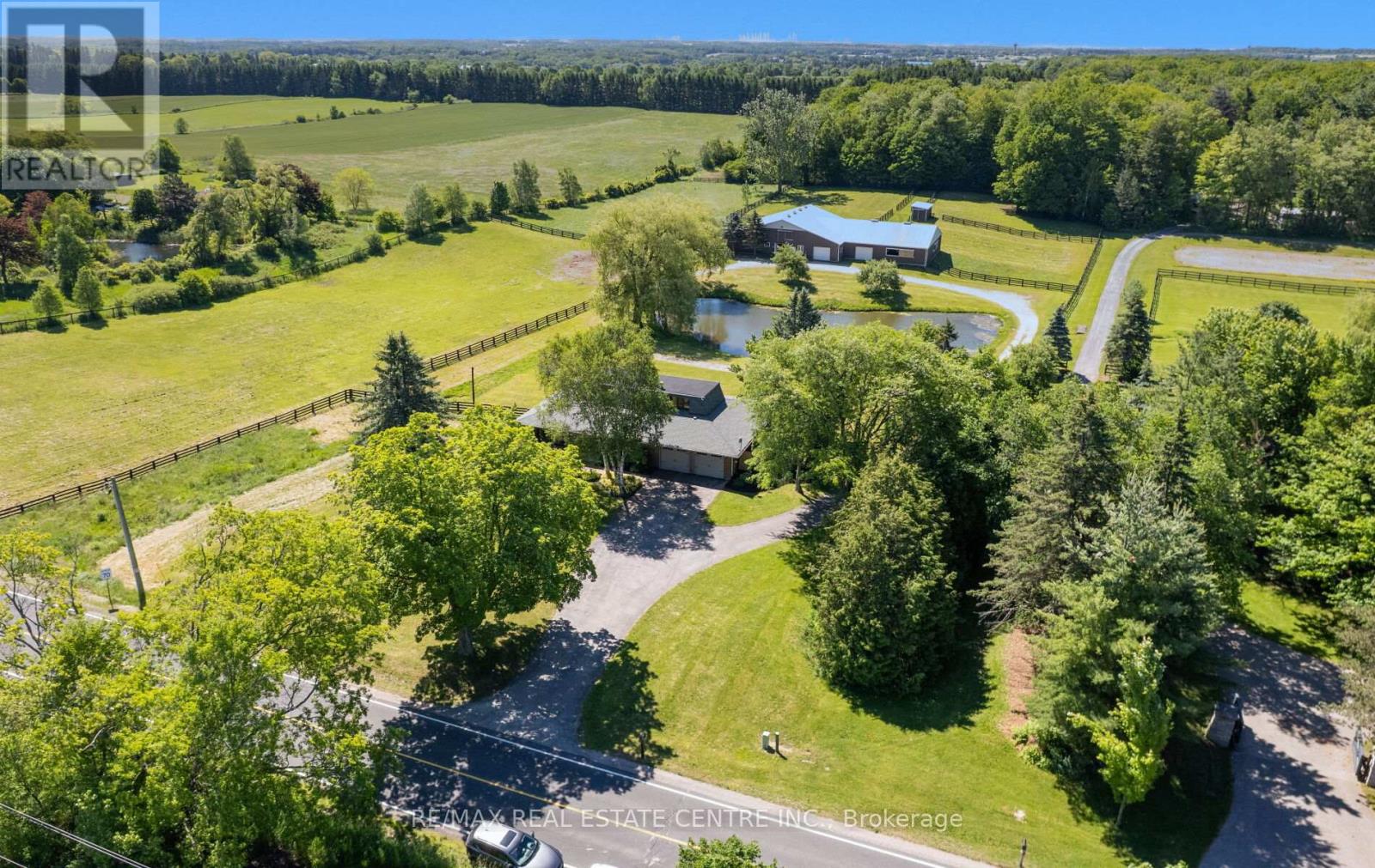 6375 17th Sideroad Property Photo 4