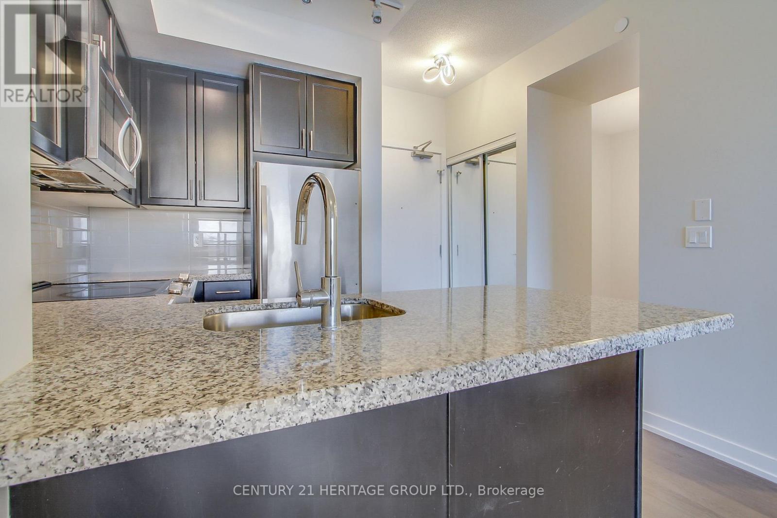 250 - 555 William Graham Drive Property Photo 6