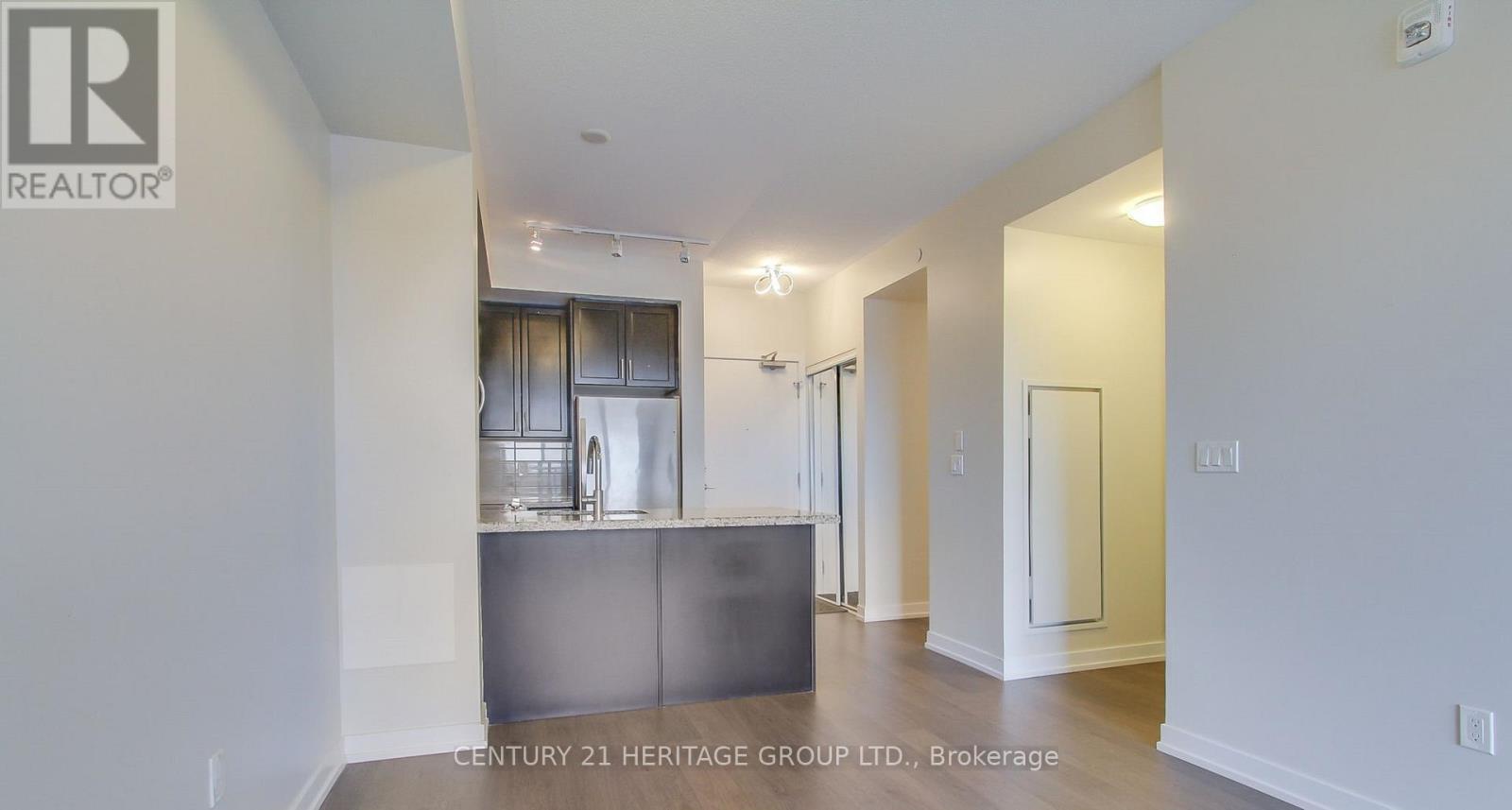 250 - 555 William Graham Drive Property Photo 8