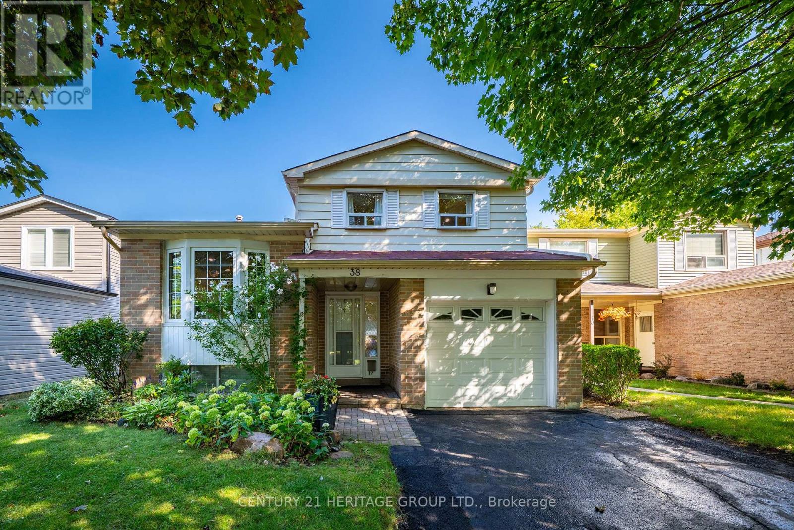 38 KITSILANO CRESCENT
