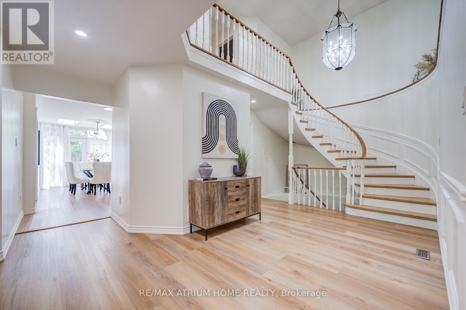 77 Rosedale Heights Drive Property Photo 4