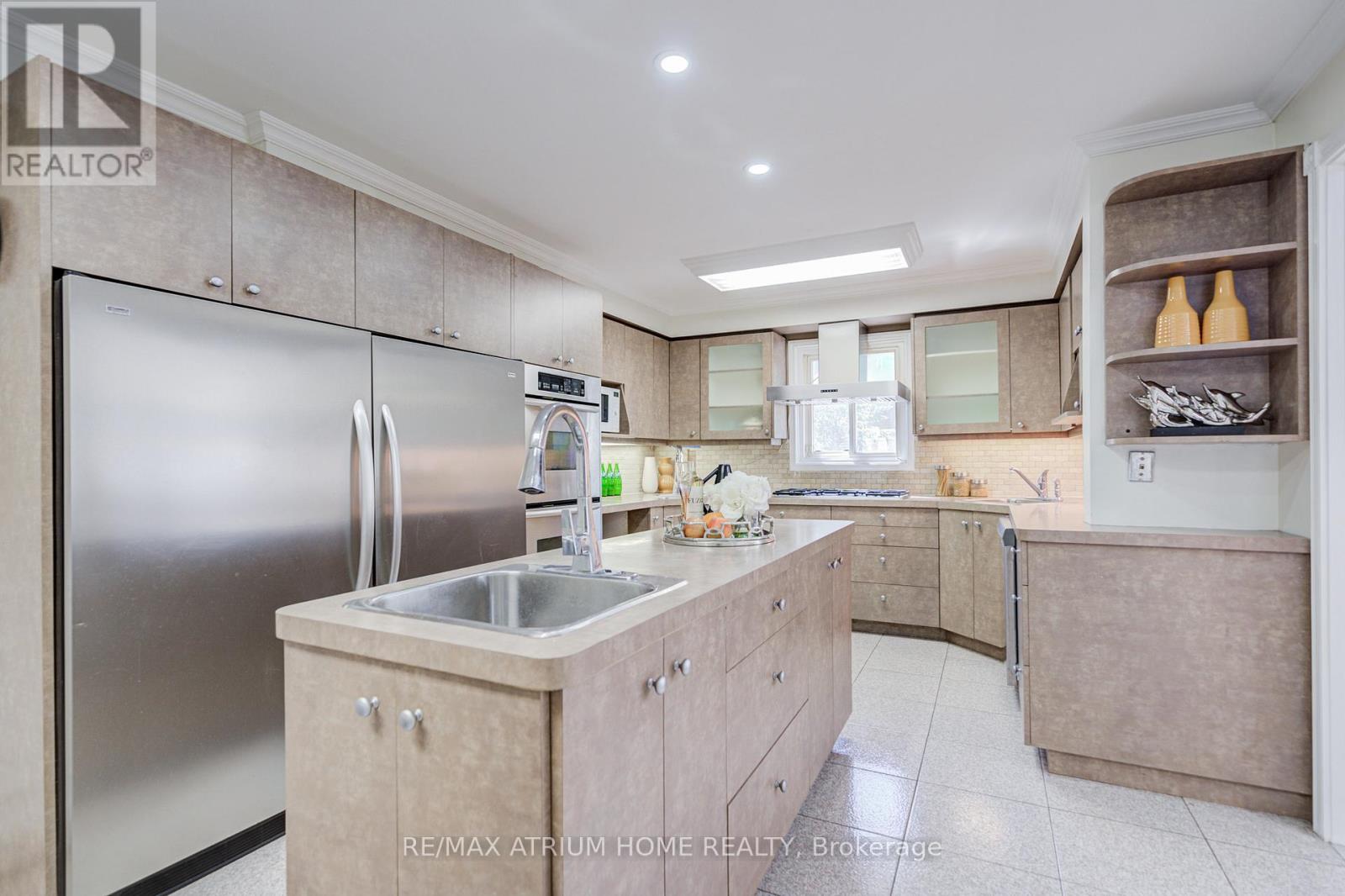 77 Rosedale Heights Drive Property Photo 12