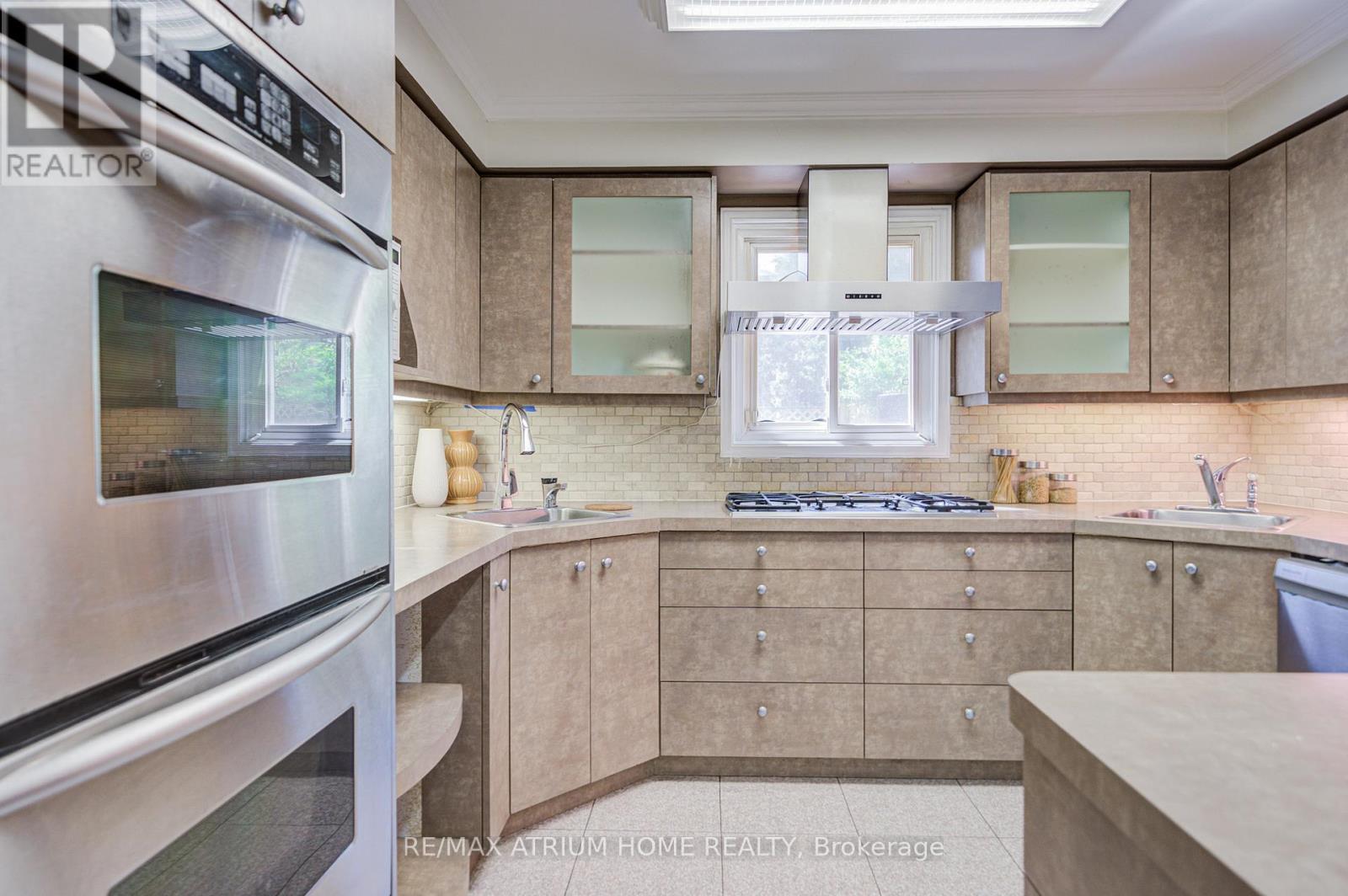 77 Rosedale Heights Drive Property Photo 13