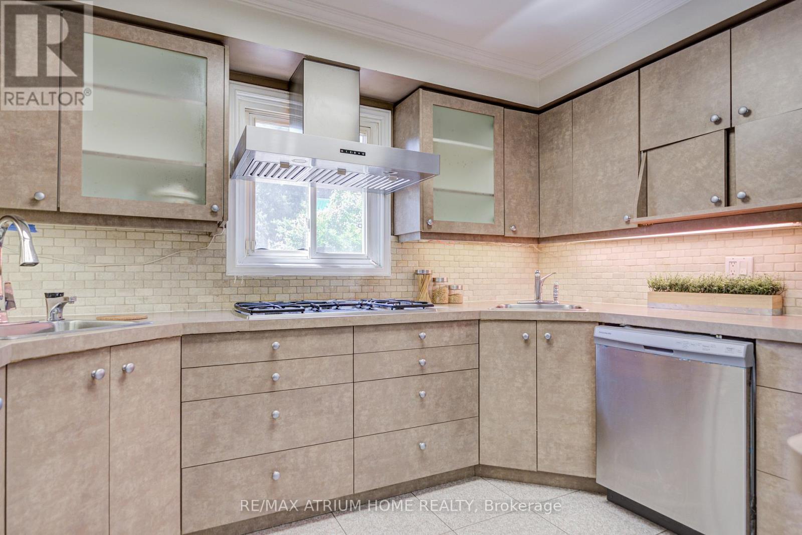 77 Rosedale Heights Drive Property Photo 15