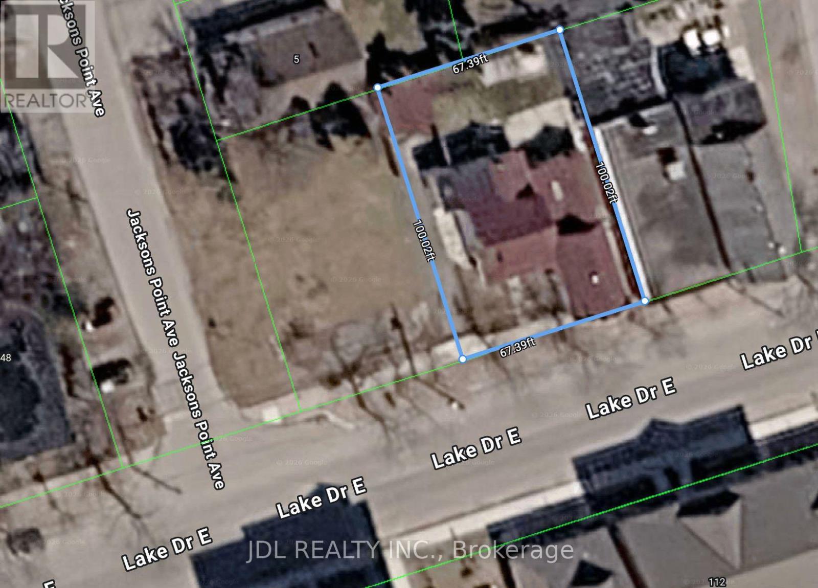 956 Lake Drive E Property Photo 5