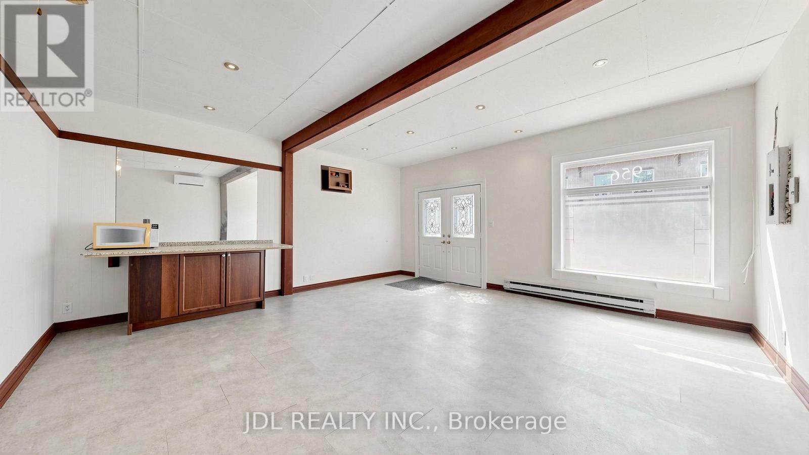 956 Lake Drive E Property Photo 18
