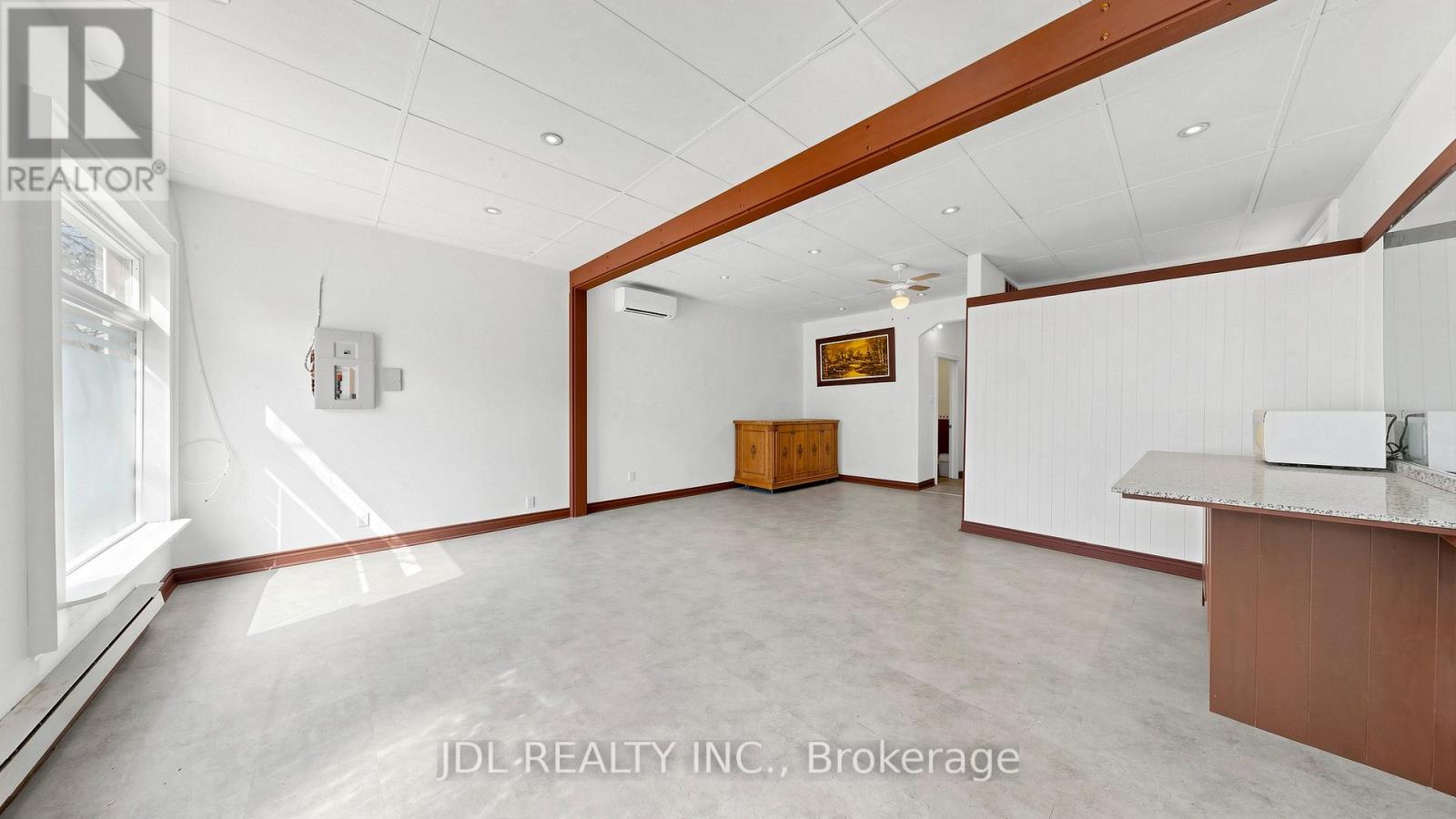 956 Lake Drive E Property Photo 20