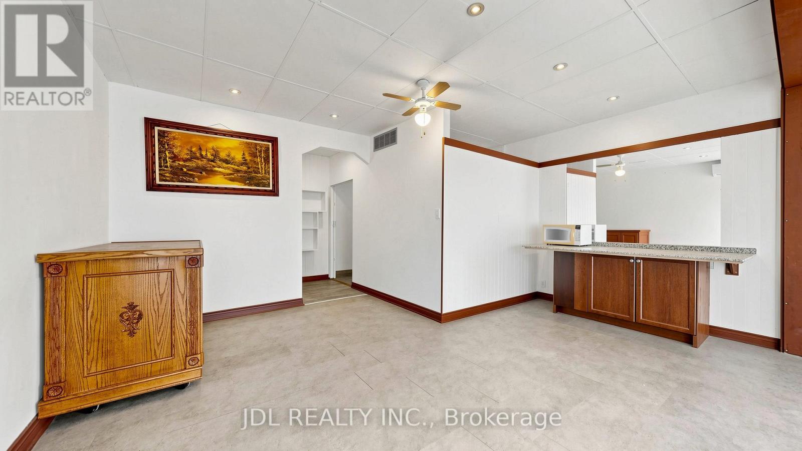 956 Lake Drive E Property Photo 21