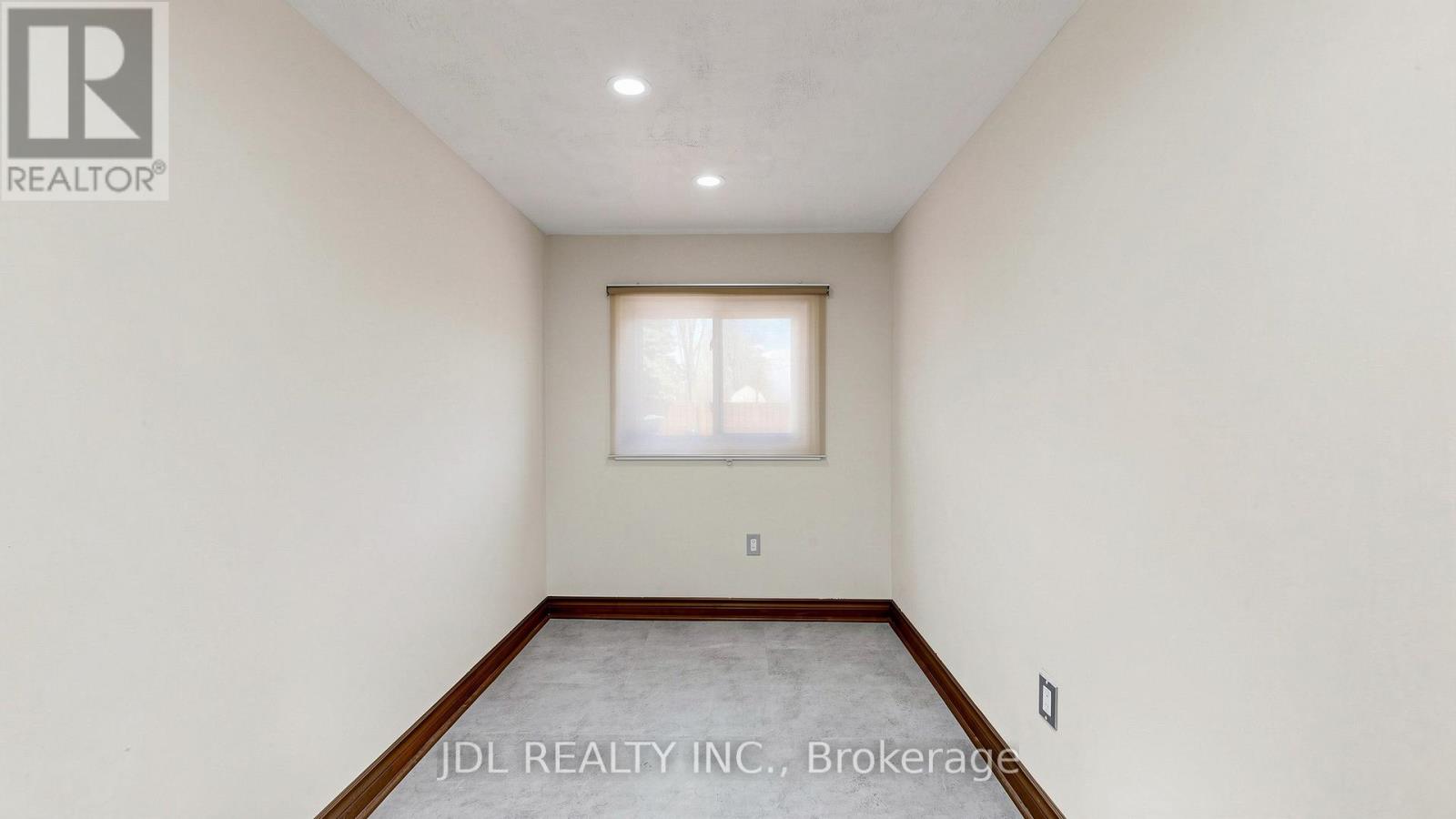 956 Lake Drive E Property Photo 27