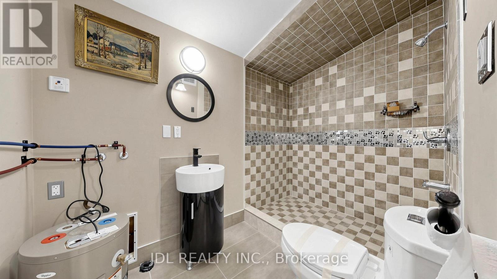 956 Lake Drive E Property Photo 28