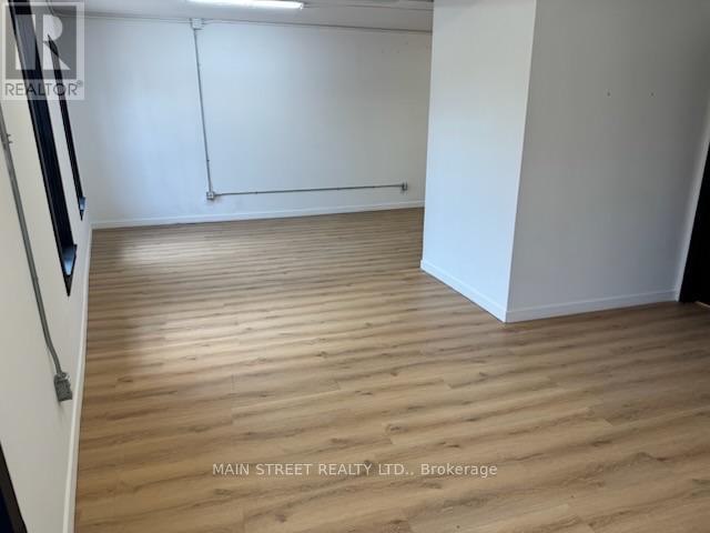 A - 184 Main Street S Property Photo 3