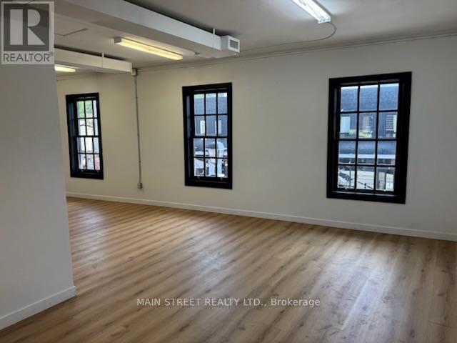 A - 184 Main Street S Property Photo 5