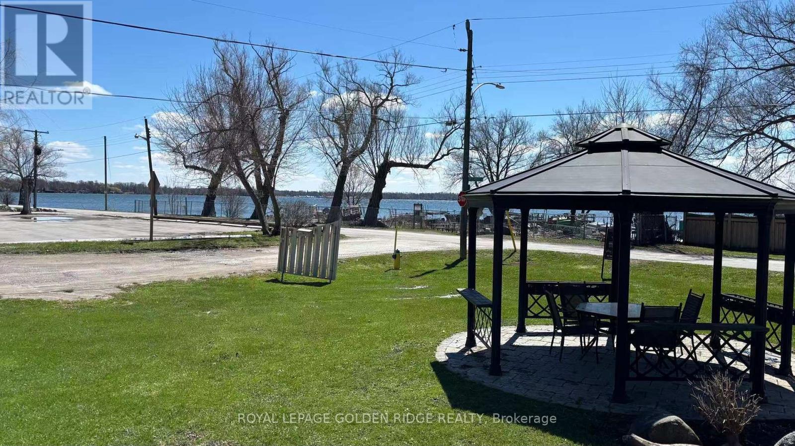 19 LAKE DRIVE N Property Photo 1