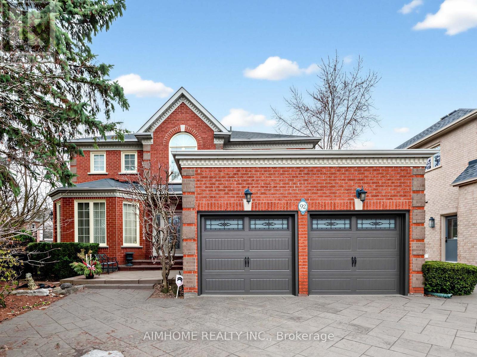 92 BRAESIDE SQUARE Property Photo 1
