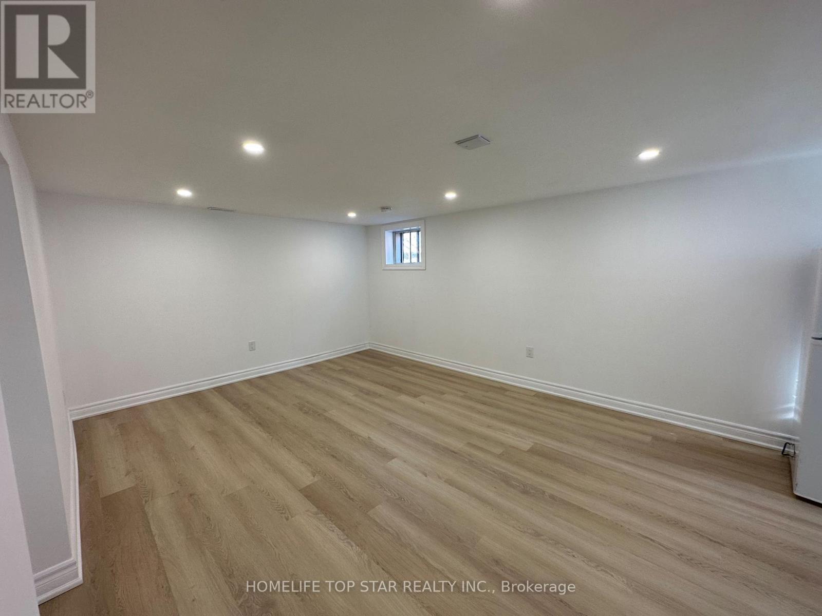 Bachelor - 38 Cartier Crescent Property Photo 1