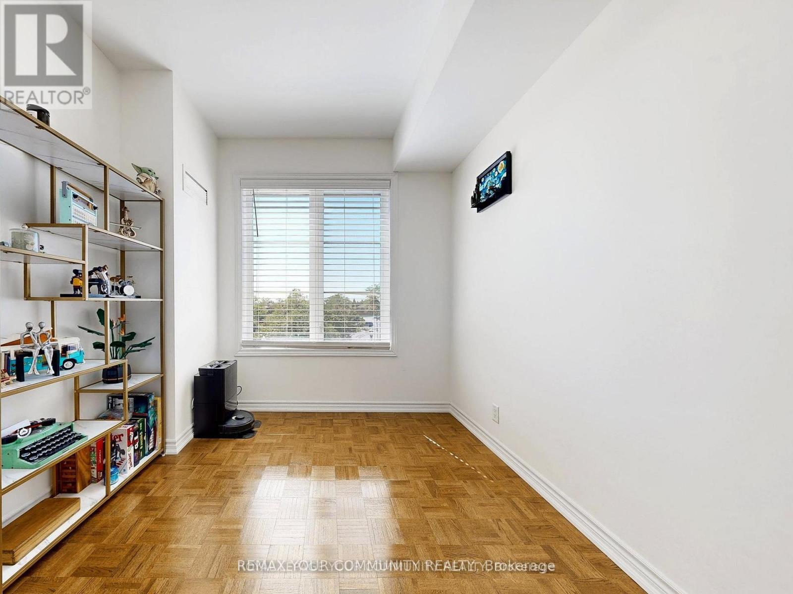 220 - 9519 Keele Street Property Photo 18