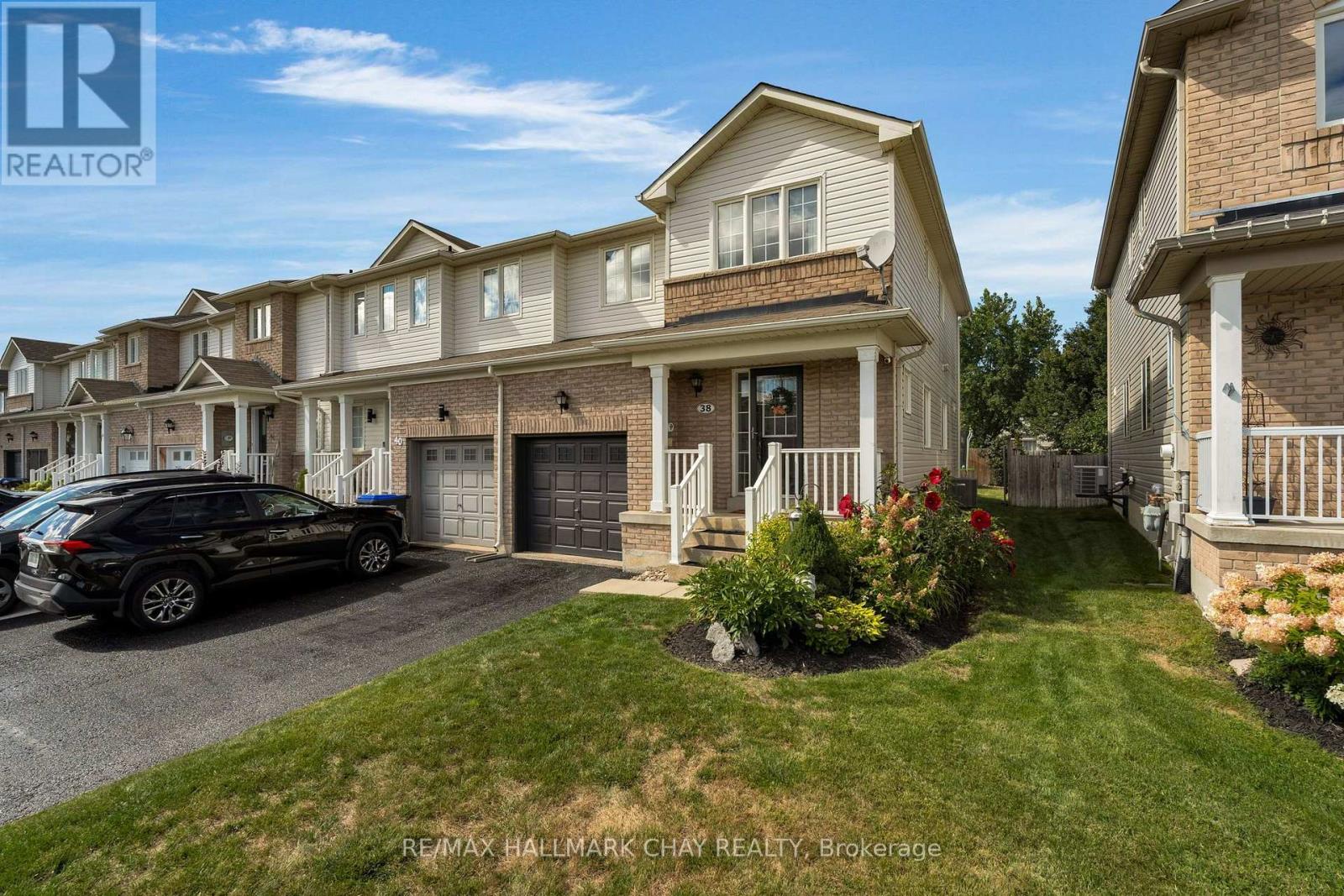 38 Admiral Crescent Property Photo 1