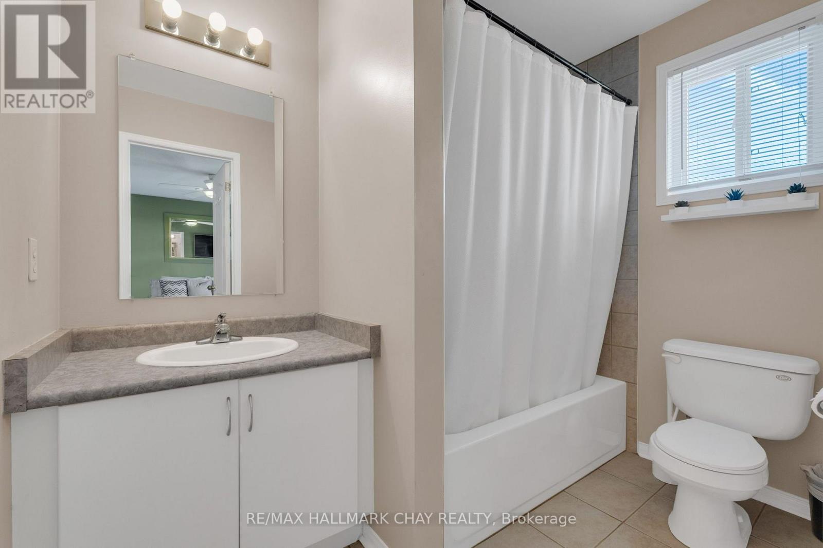 38 Admiral Crescent Property Photo 11