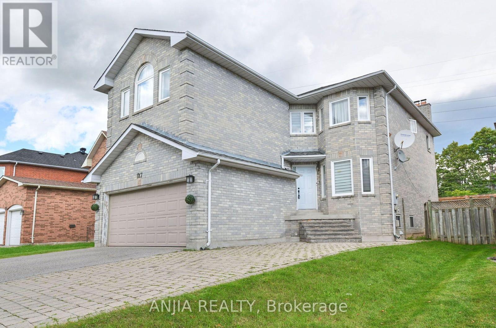 127 Tomlinson Circle Property Photo 1