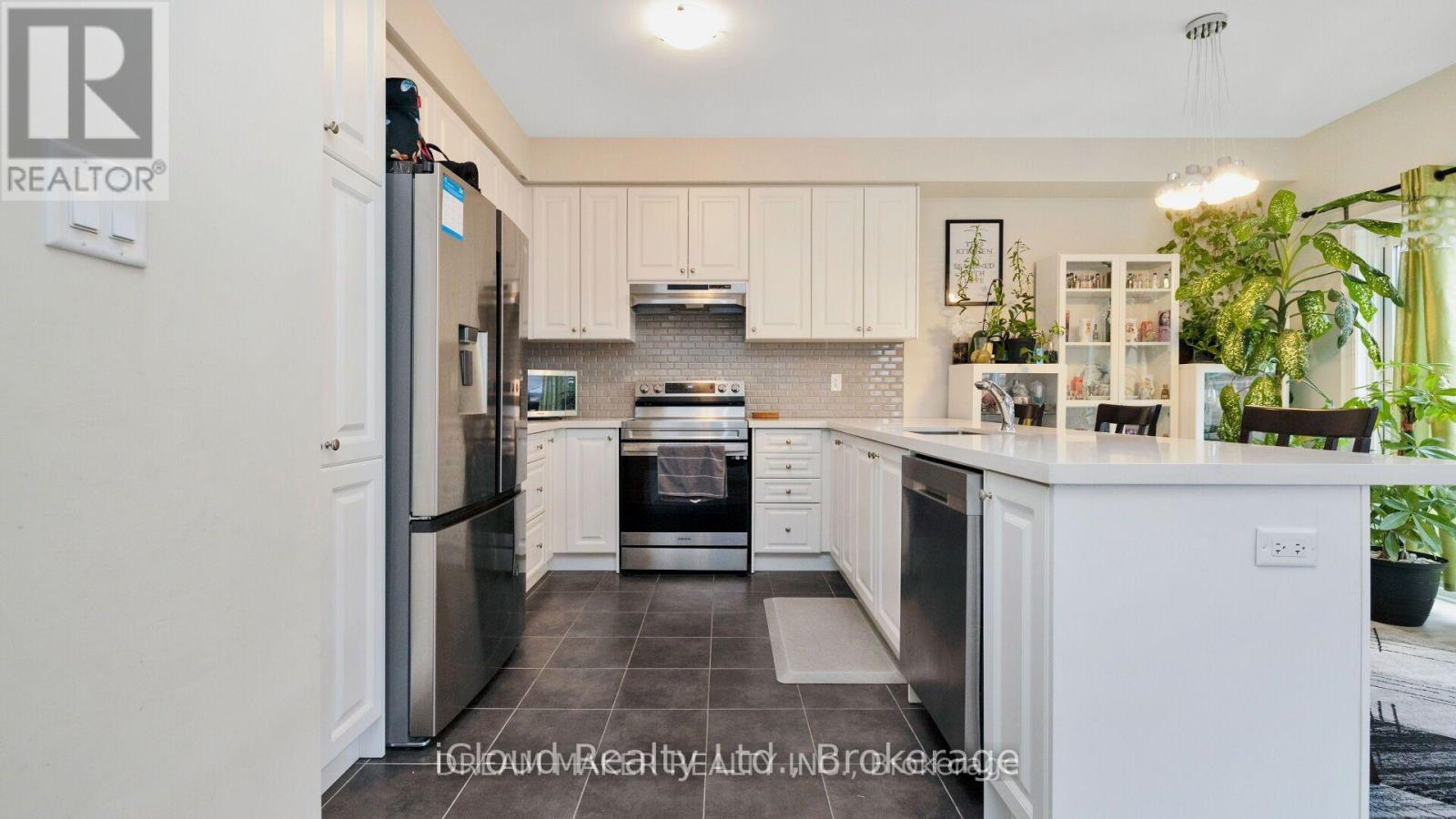 73 Lorne Thomas Place Property Photo 13