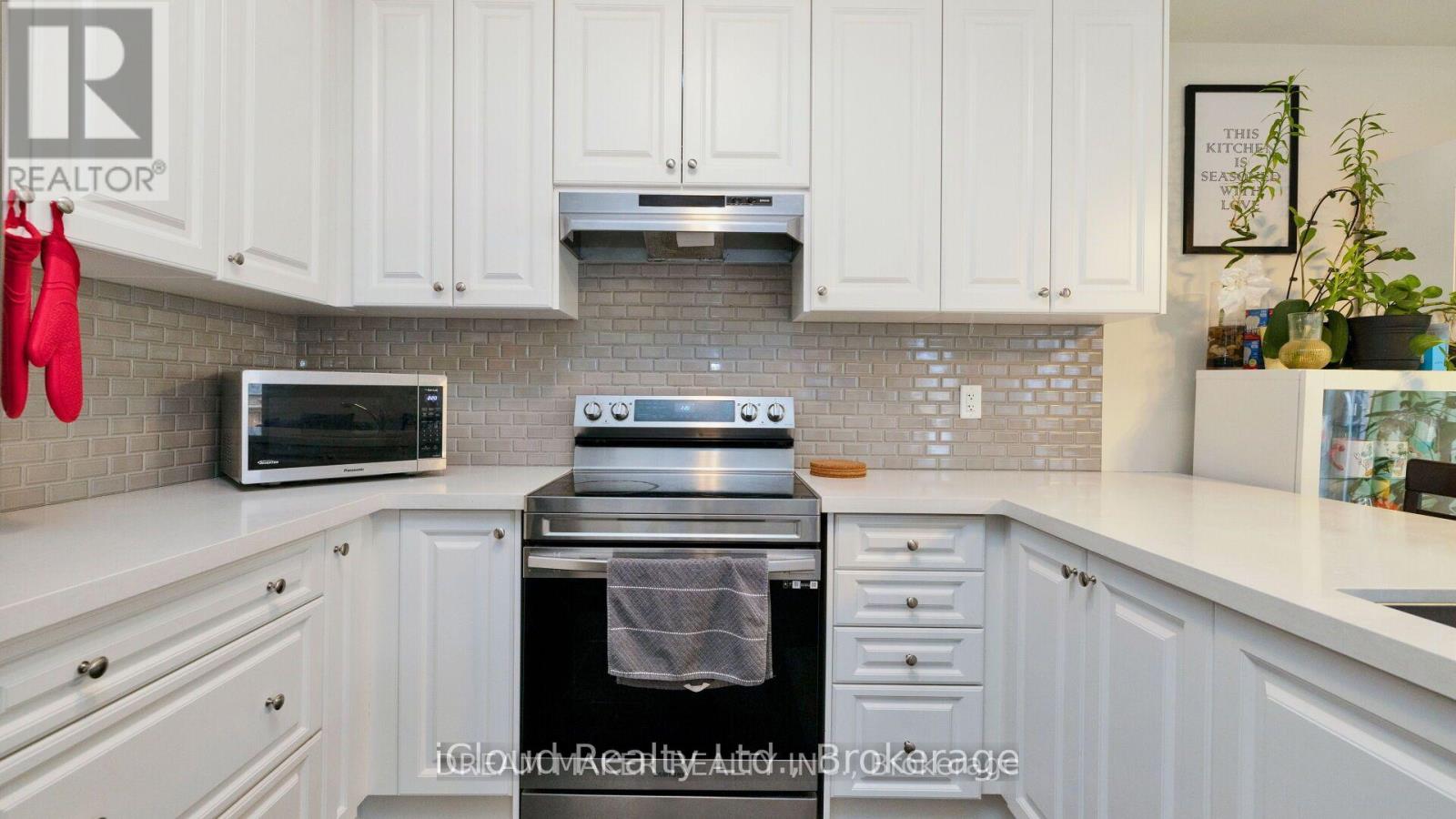 73 Lorne Thomas Place Property Photo 15
