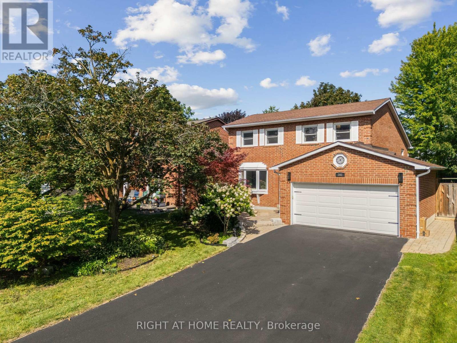 262 Yorkshire Drive Property Photo 1