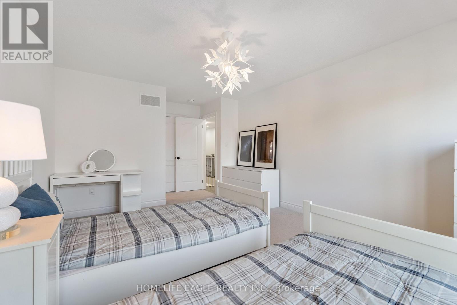 58 Tesla Crescent Property Photo 15