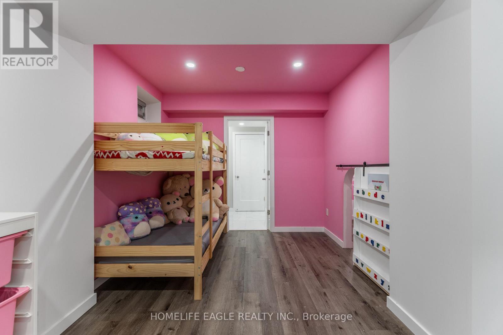 58 Tesla Crescent Property Photo 18