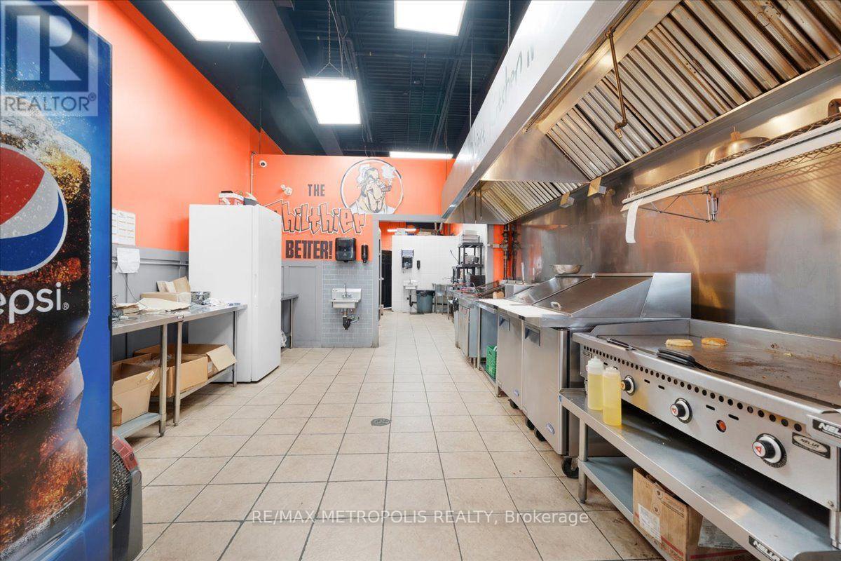10 - 450 Holland Street W Property Photo 6
