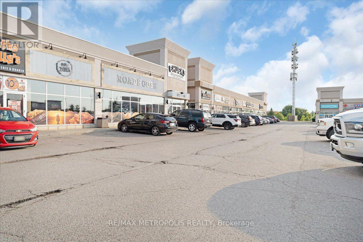 10 - 450 Holland Street W Property Photo 15