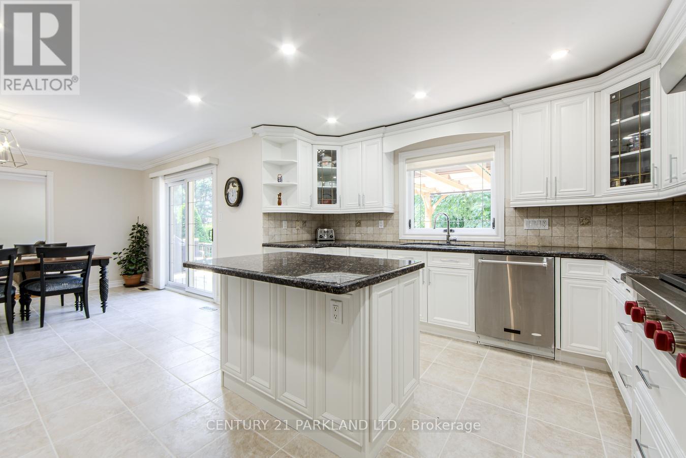112 Strathearn Avenue Property Photo 8